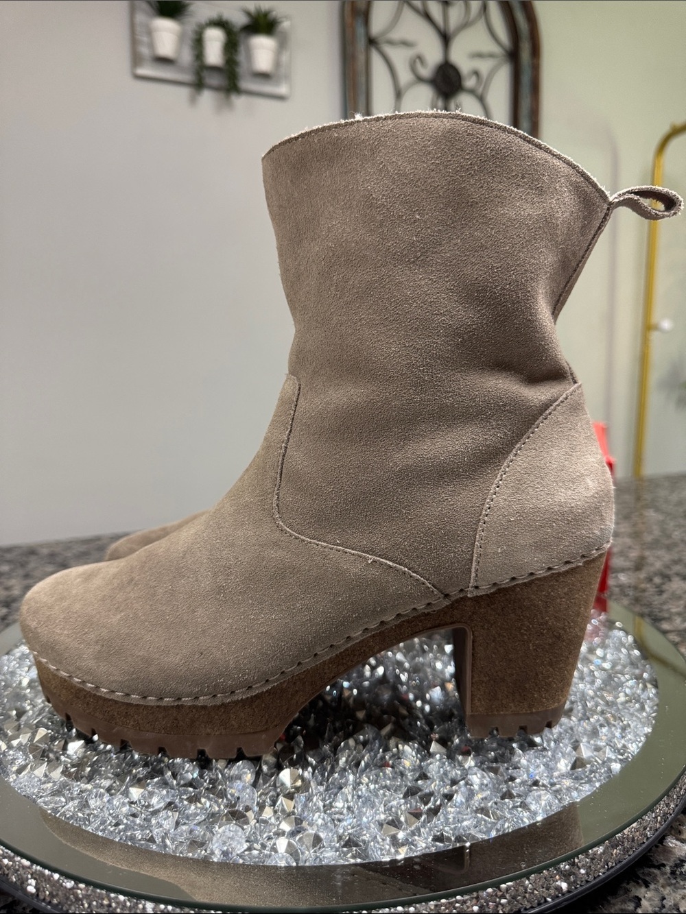Aetrex Scarlett Taupe Suede Chunky Heel Ankle Boots Sherpa lining EUC